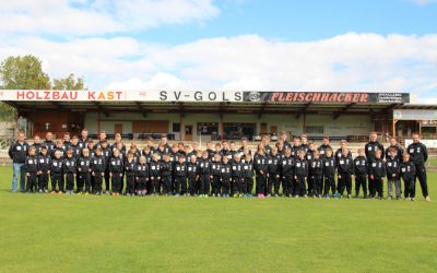 Nachwuchsmannschaften in neuen Trainingsanzügen!